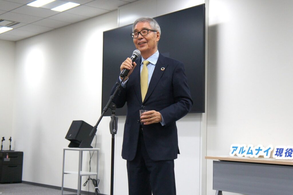 乾杯の挨拶に立った「ミスター」こと田崎忠良さん