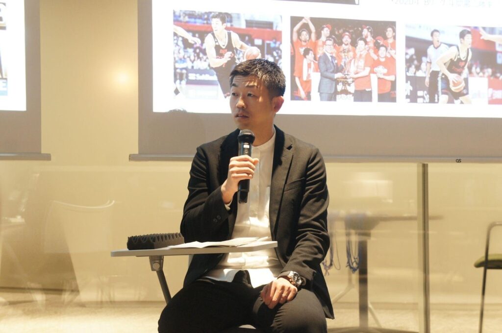 トークセッション中の正中岳城様