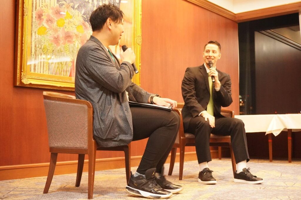トークセッション中の佐々木クリス様