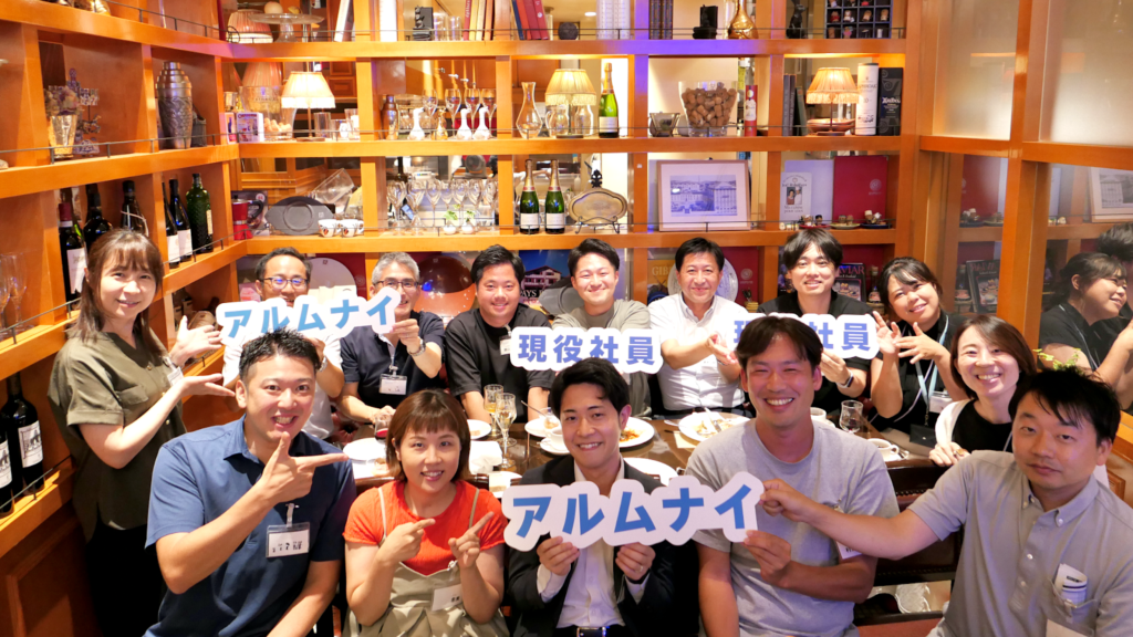 パラマウントアルムナイ交流会2025年7月の集合写真