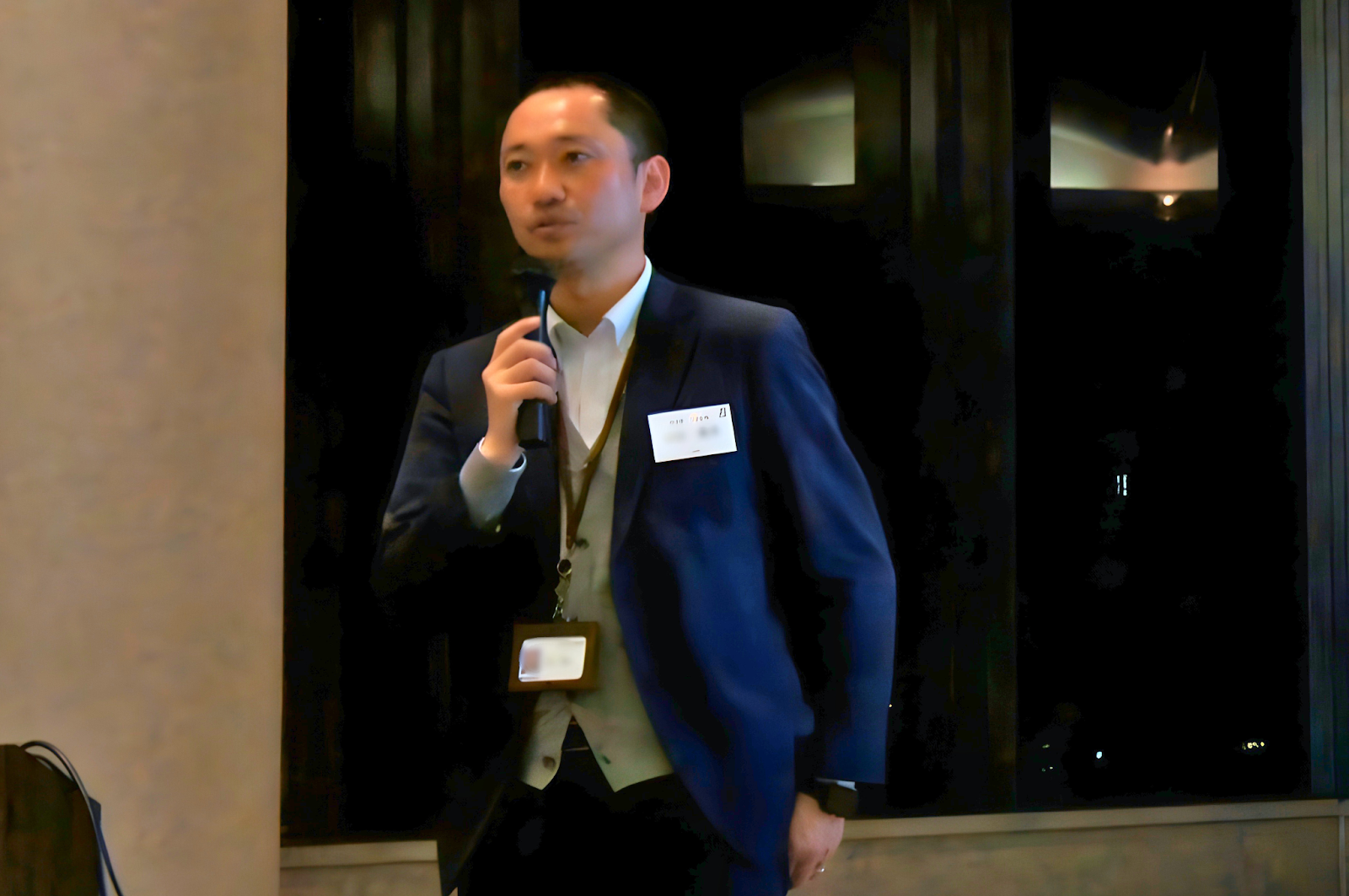 締めの挨拶をする人材部　山出副部長。