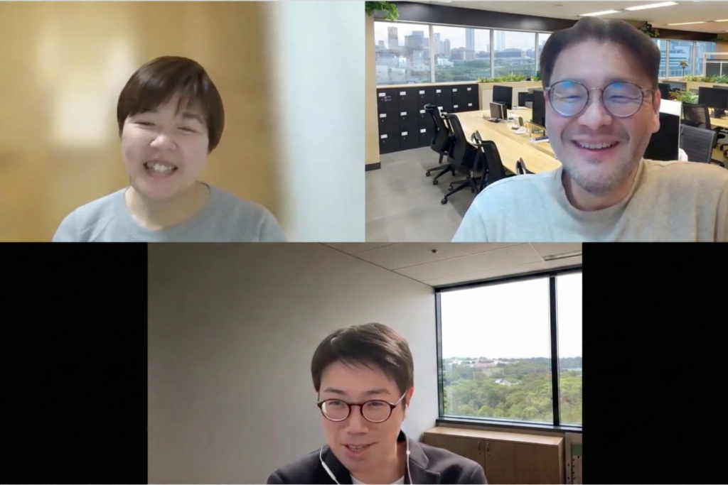 談笑するSISアルムナイの3人