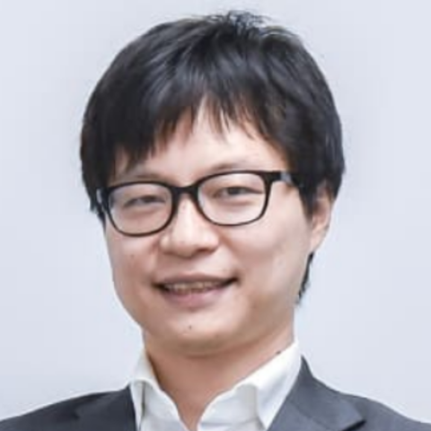 大分銀行への再入行体験談についてインタビューを受けた張さんのお写真。